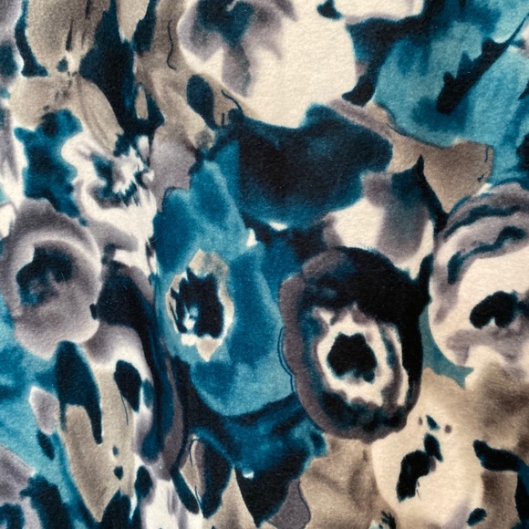 Blue + White Floral Velvet Bodycon Mini Dress - Picture 5 of 6